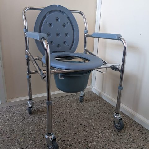 COMMODE CHAIR WITH WHEELS THUNDER 96